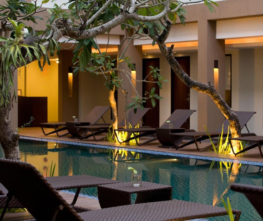 Hotel Santika Kuta Кута Экстерьер фото