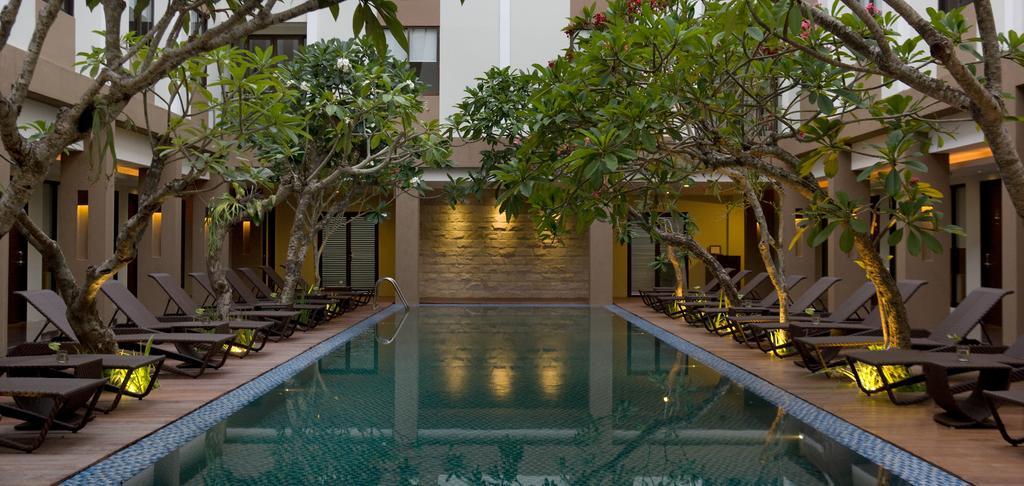 Hotel Santika Kuta Кута Экстерьер фото