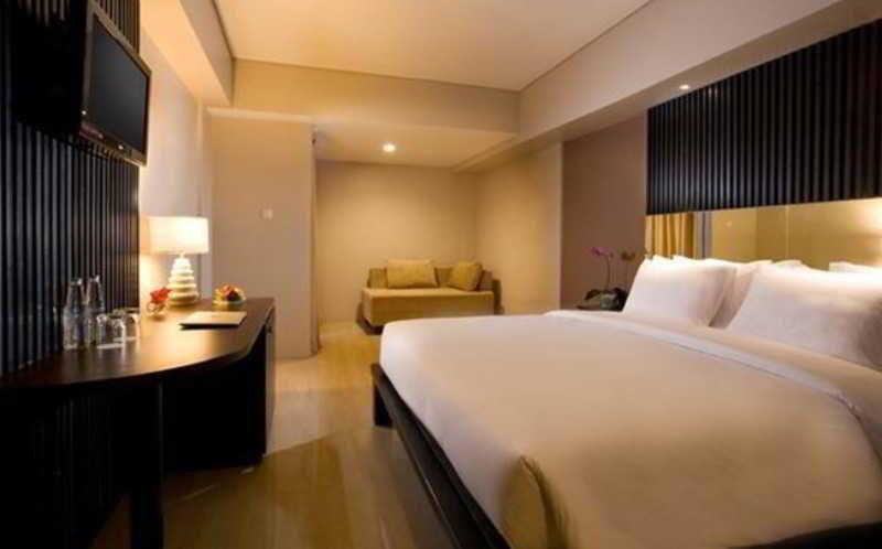Hotel Santika Kuta Кута Экстерьер фото